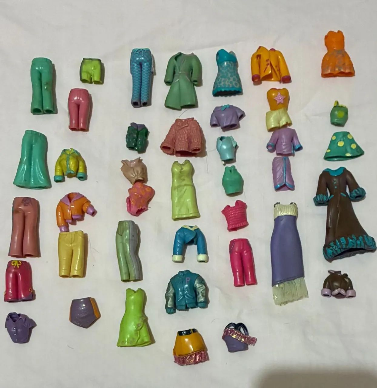 Lote com roupas e acessórios antigos da Polly ( anos 2000)