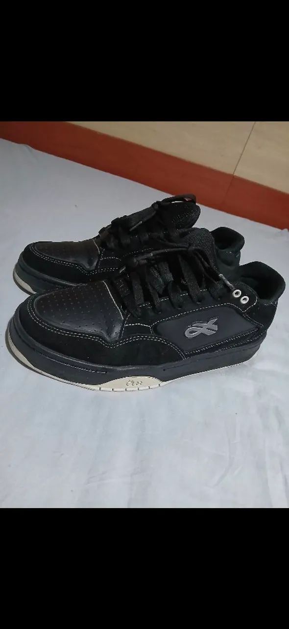 Tênis masculino 42
