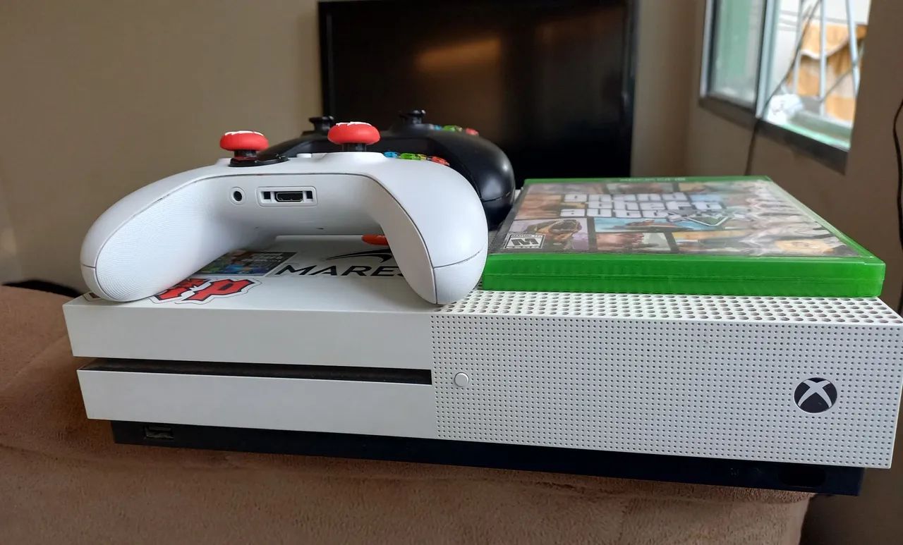 VENDO XBOX ONE S !! APENAS COM O CONTROLE PRETO