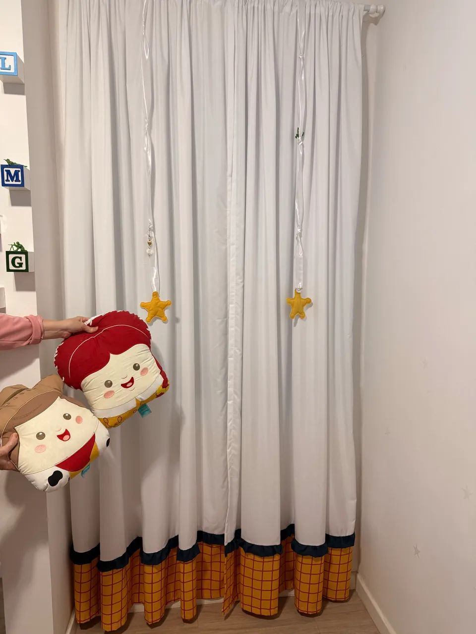 Cortina infantil + almofadas 