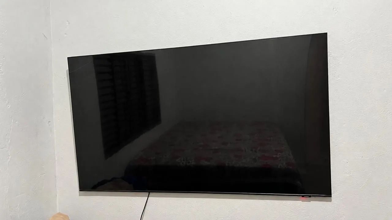 VENDE SE UMA TELEVISÃO 65 POLEGADAS 