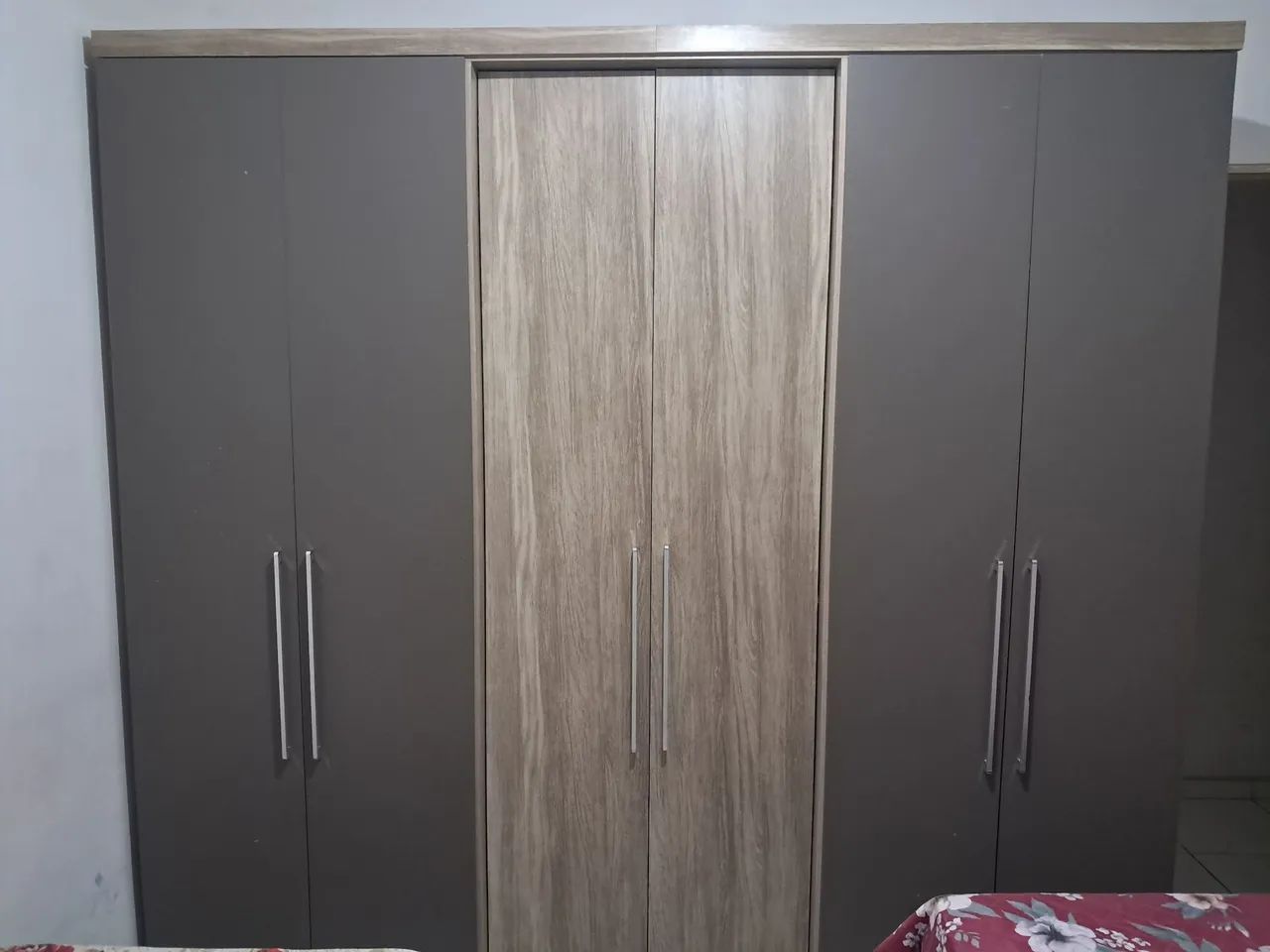 Guarda roupa 6 portas
