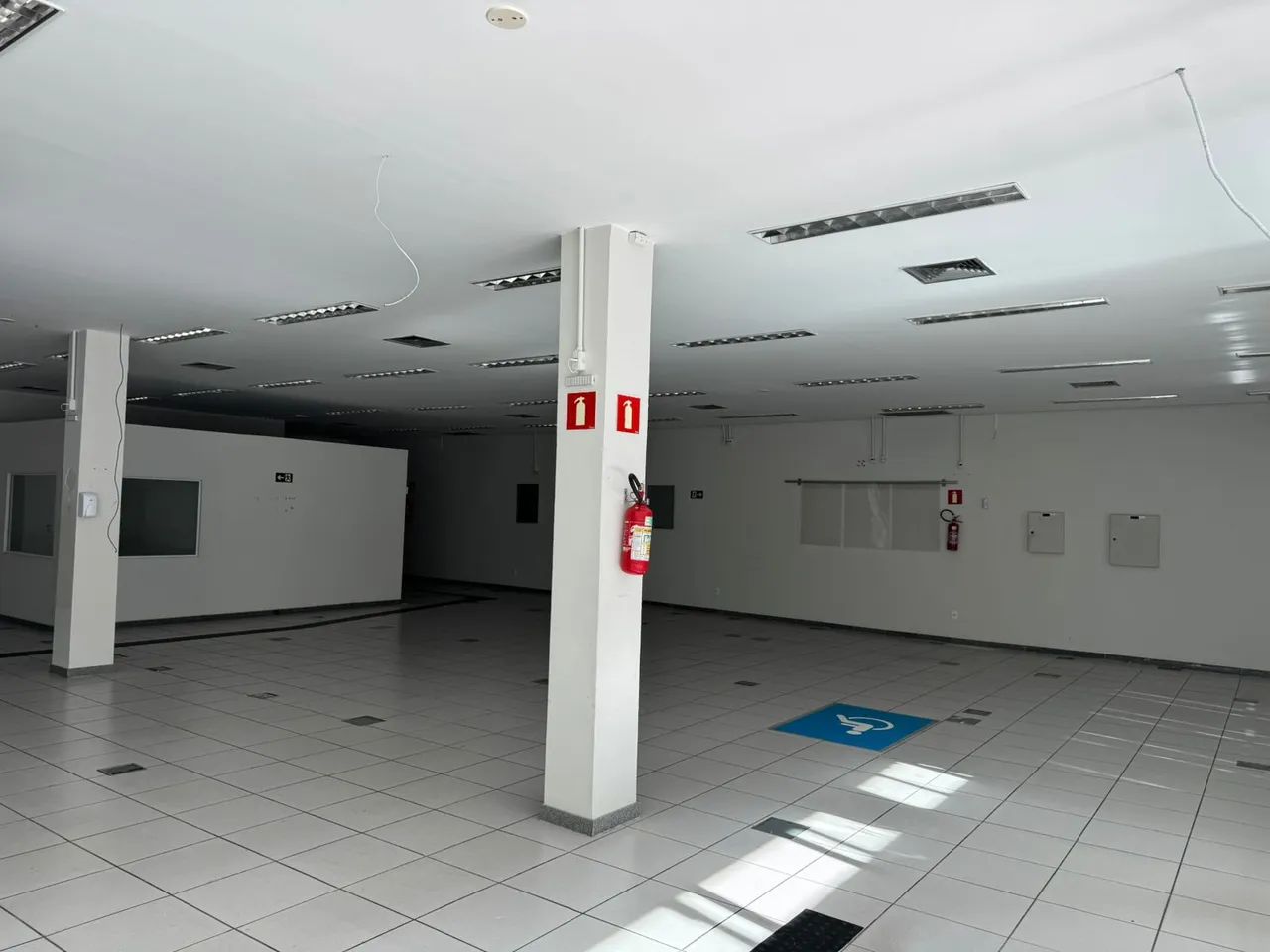 Alugo estratégico e grande. Comercial! - Foto 5