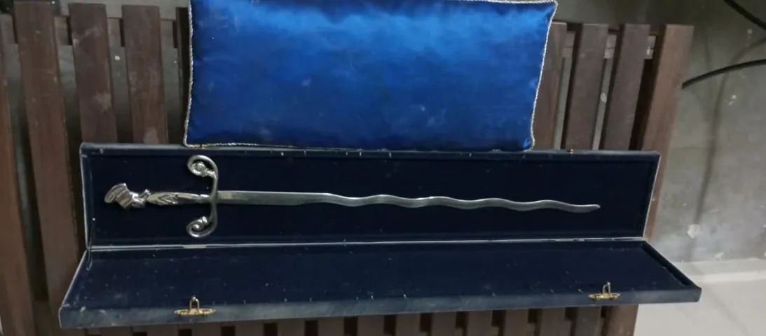 Espada Ritualística Flamejante ou Flamígera cromada - com CASE