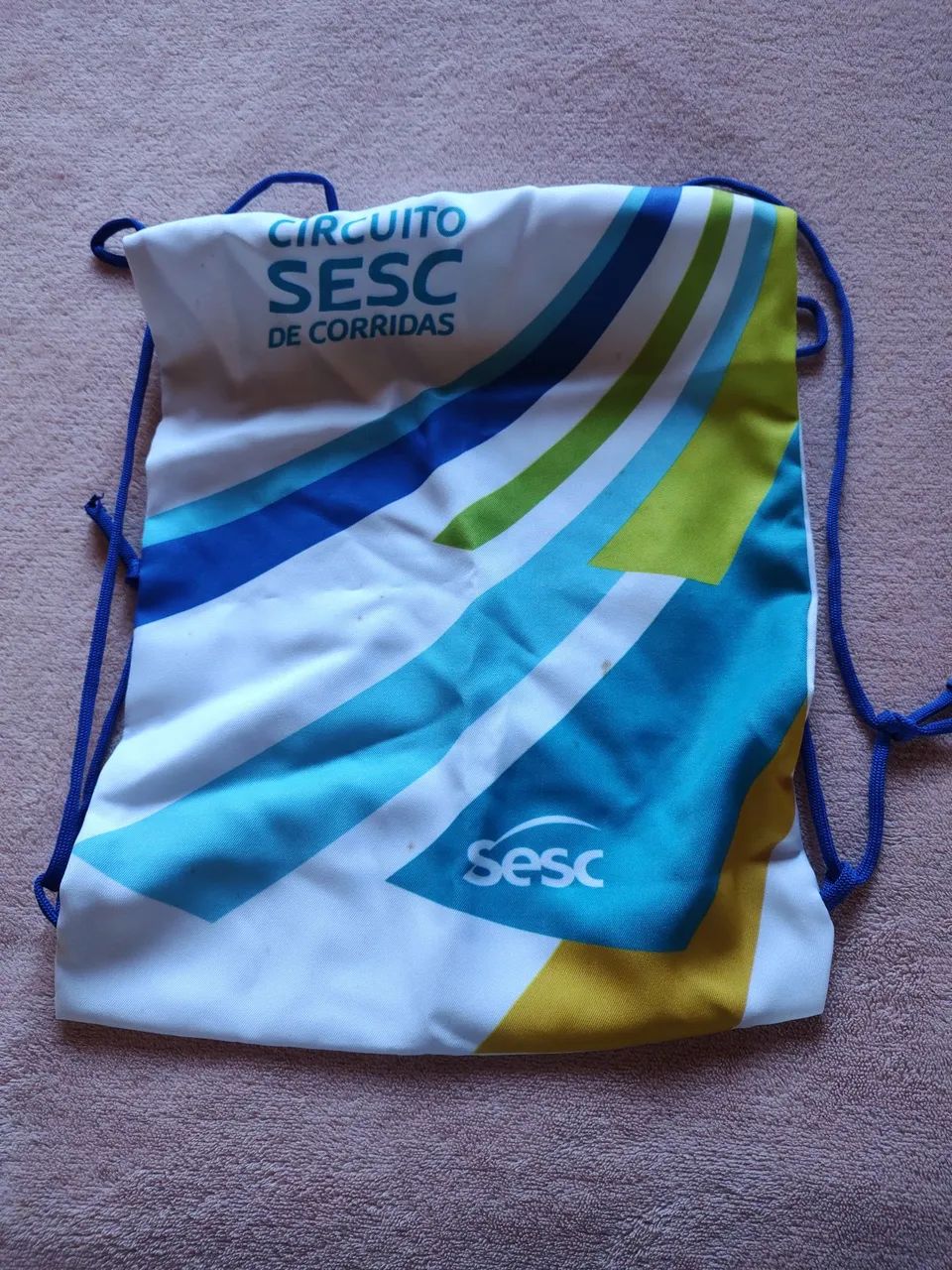 Blusa de corrida+bolsa+garrafa. - Foto 3