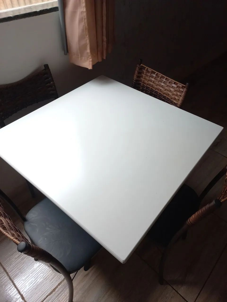 Vendo mesa de 4 cadeiras 65082642841345123