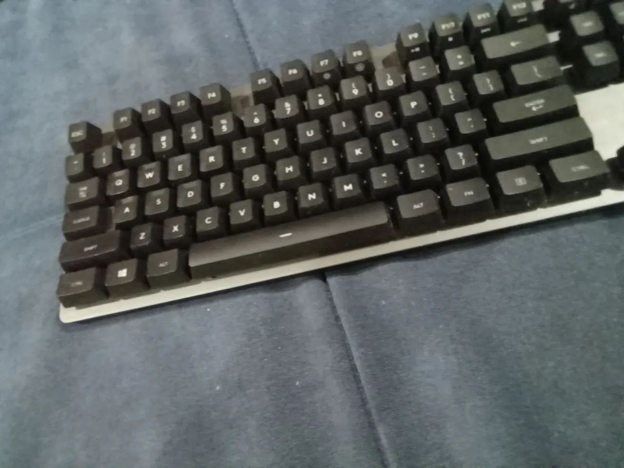 teclado mecânico da marca Logitech, modelo G413 Carbon - Foto 4