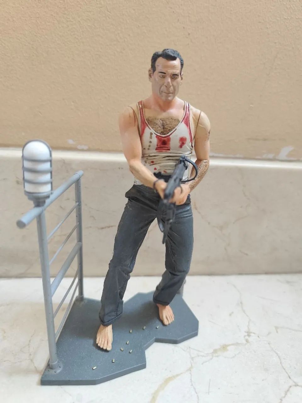 Action Figure John McClane Duro de matar Cult Classics Neca