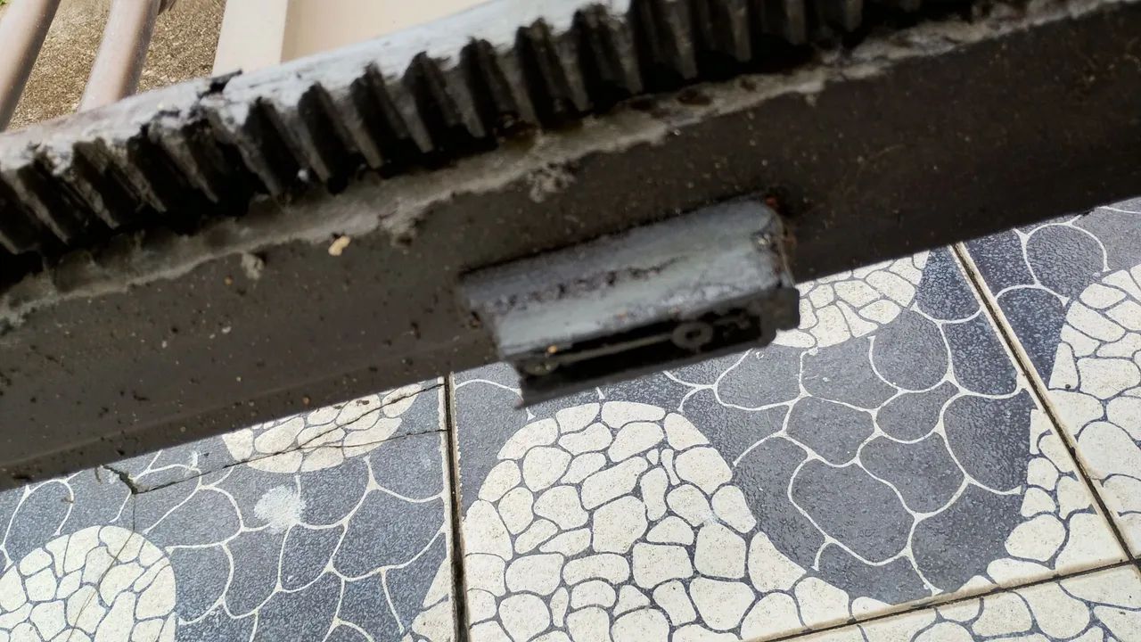 TORCA DE ROLDANAS E GUIAS SUPERIORES EM PORTÕES ELETRÔNICOS  - Foto 5