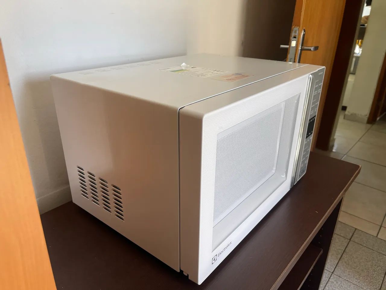 Micro ondas ME 36B eficiente 36 litros eletrolux branco 220 v