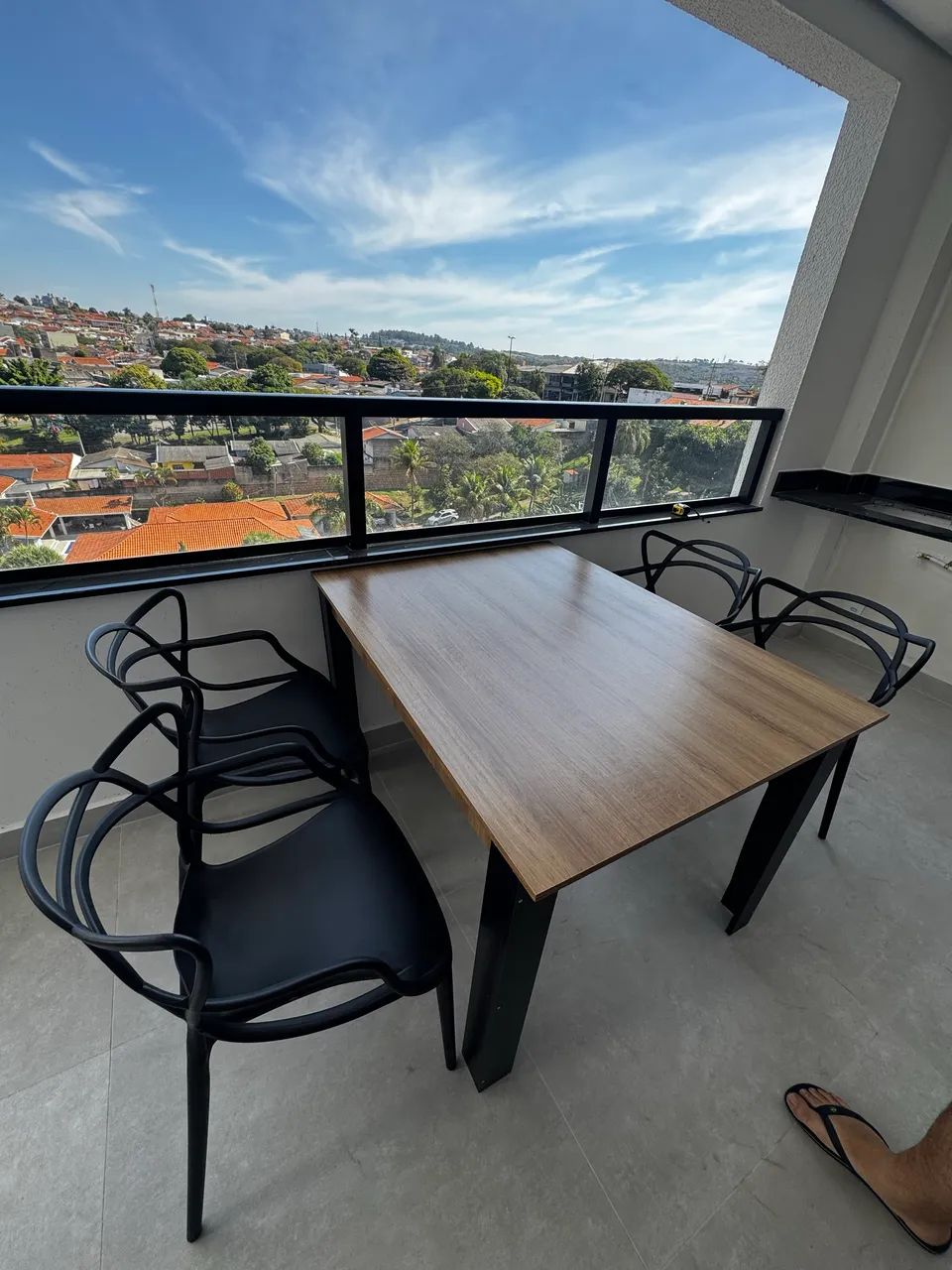 Mesa nova com 4 cadeiras