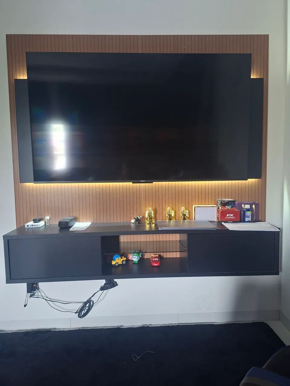 Painel com TV  de 65 xiaomi