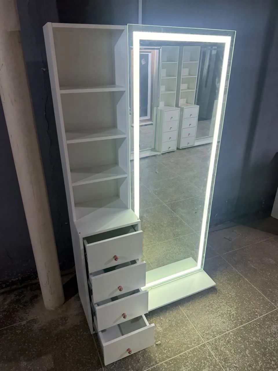 Espelho de Led jateado com nichos e gavetas  - Foto 2