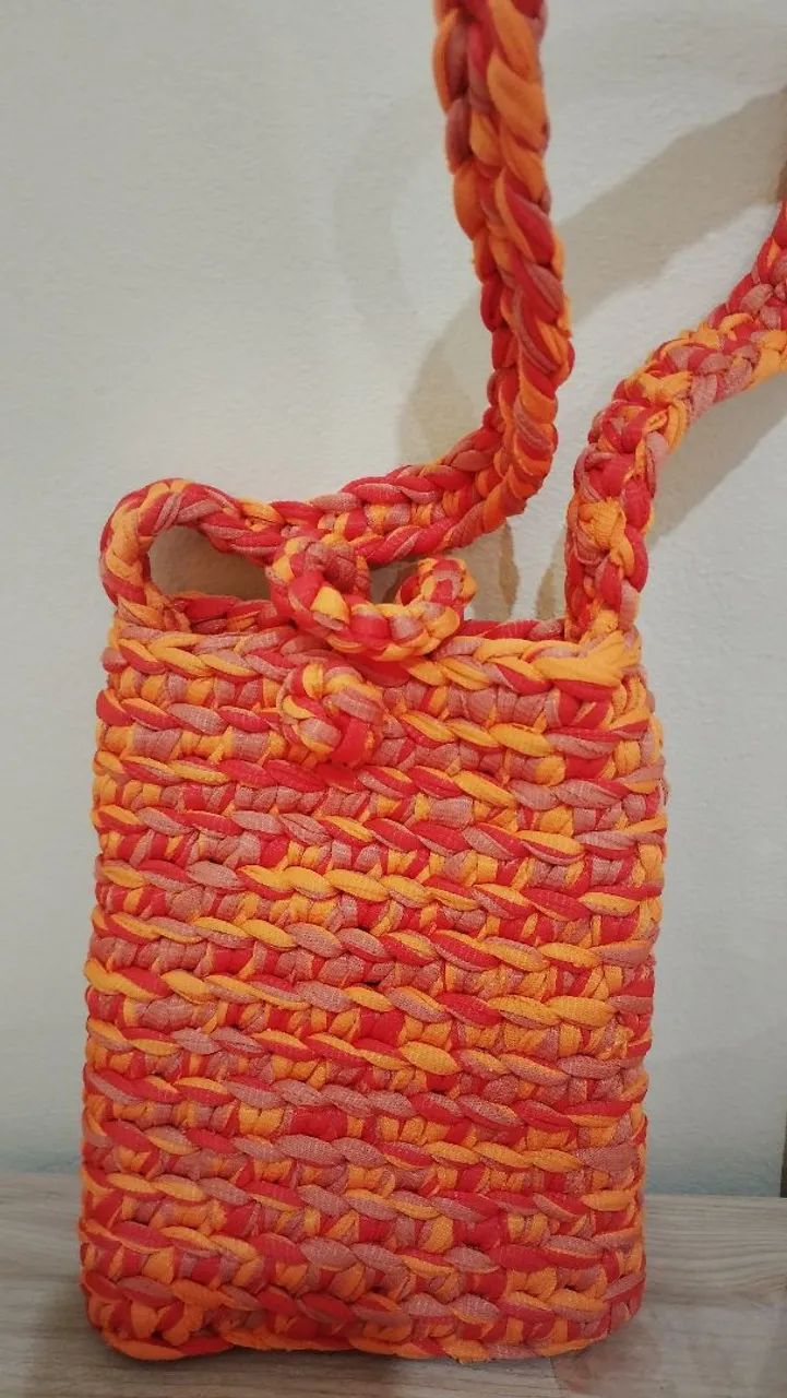 Bolsa alça curta crochê degradê todas as cores  - Foto 2