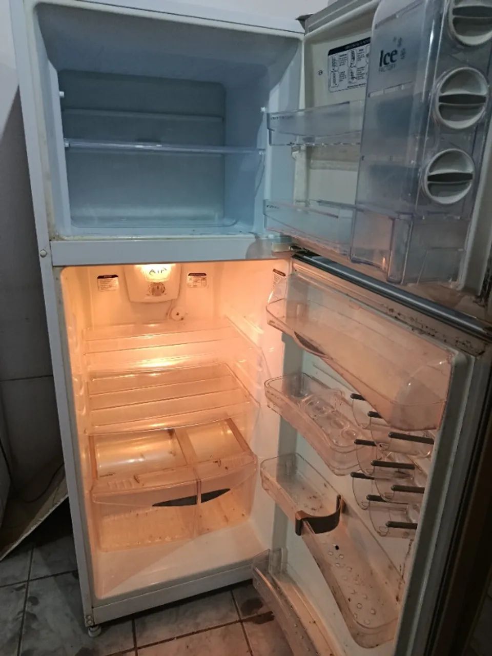 Geladeira em ótimo estado. Pra sair logo! - Foto 3