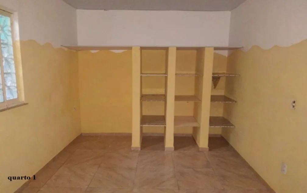 02 casas com 02 quartos, 01 kitnet e garagem para 2 carros 