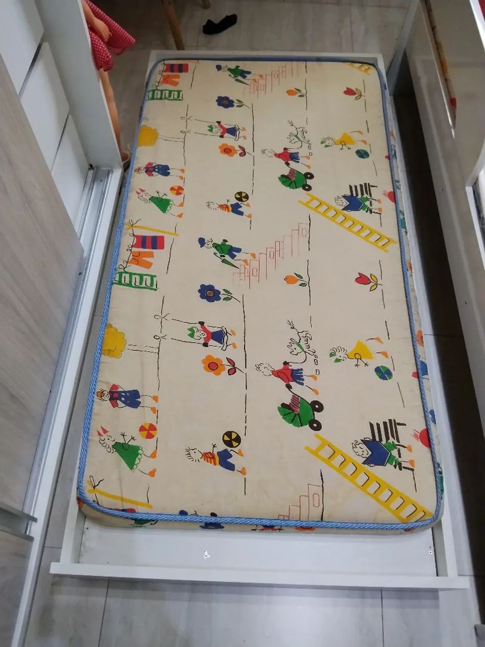 Bicama infantil com 2 colchão branca - Foto 2