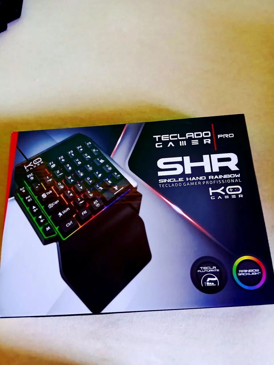 TECLADO GAMER DE UMA MÃO QUE TEM LED, POUCO USADO.  - Foto 2