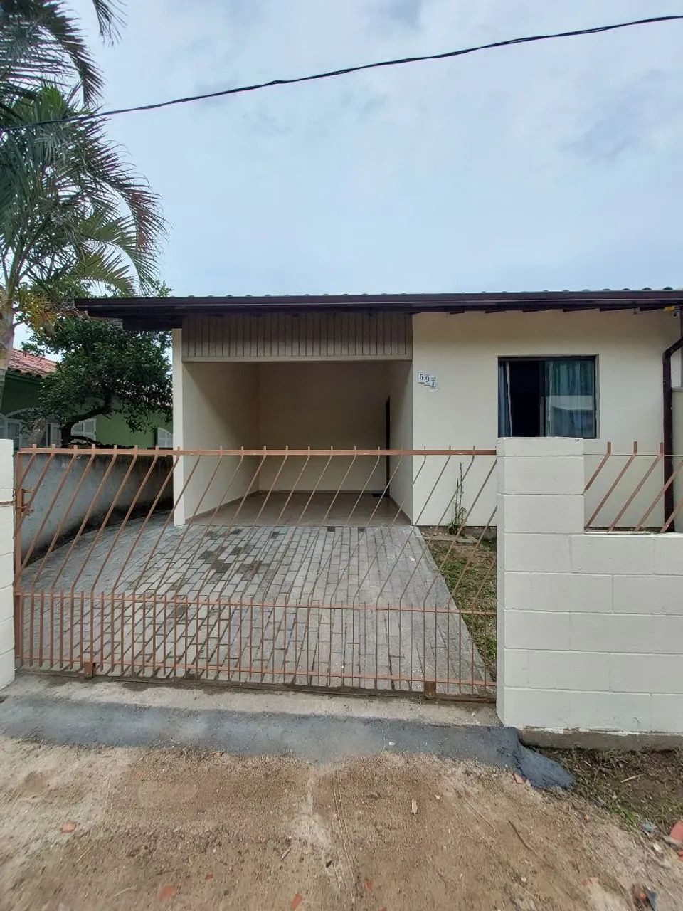 Alugo casa 2 quartos anual Ribeirão da ilha 