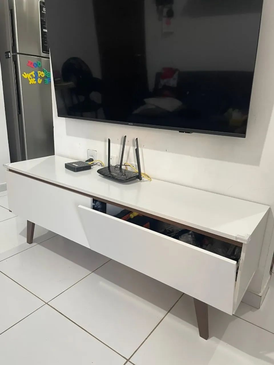 RACK BRANCO E MARROM 140CM