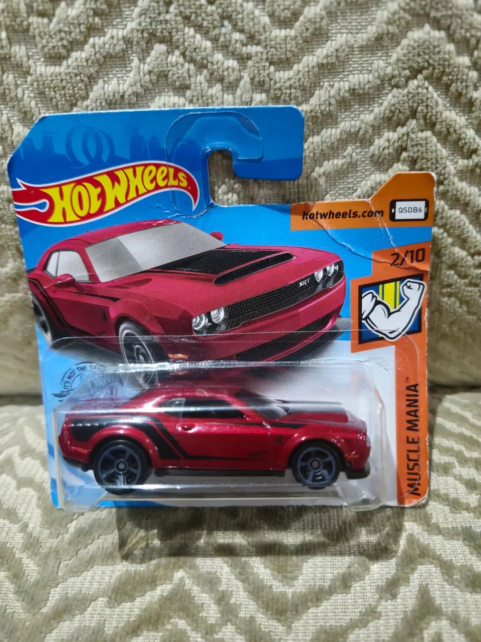 Hotwheels DODGE CHALLENGER na cor vinho uma raridade