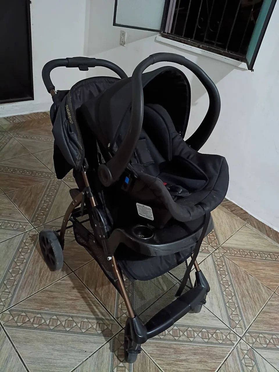 Carrinho de bebê e bebê conforto  - Foto 2