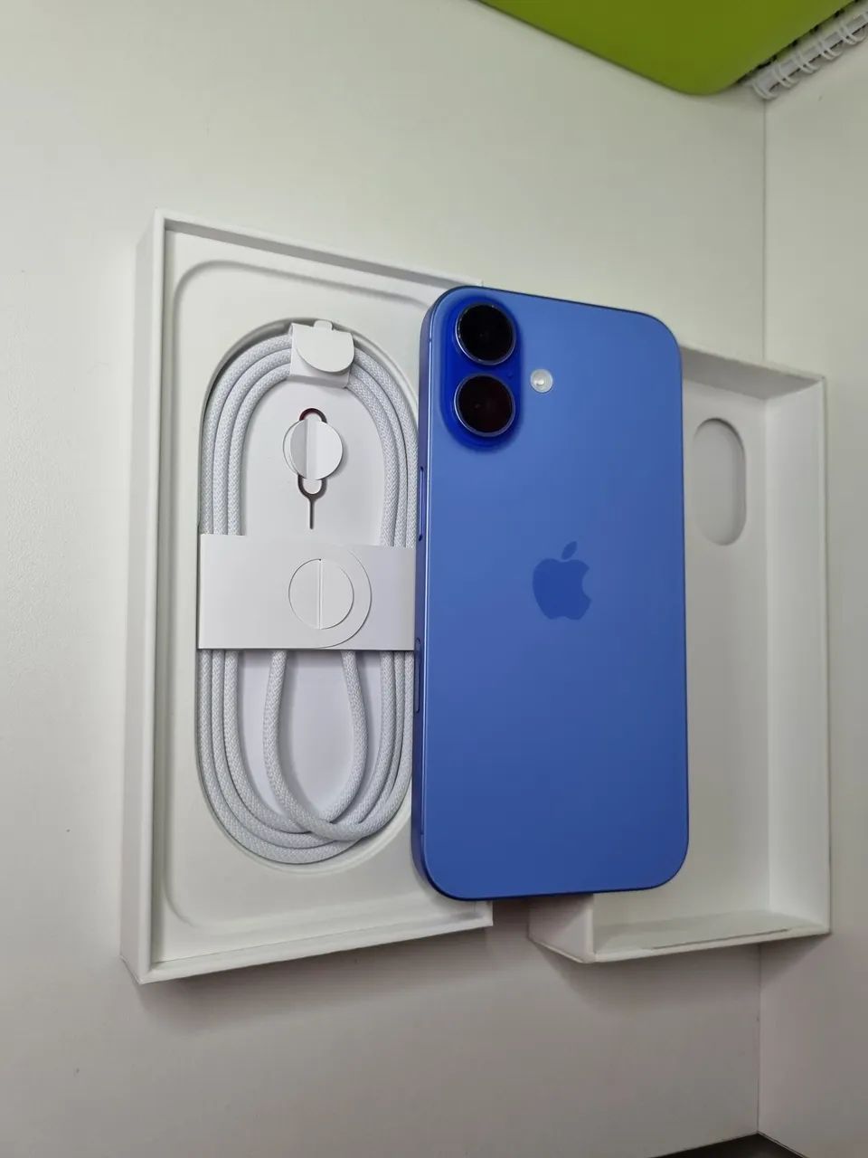 Apple iPhone 16 128GB Ultramarino 6,1" 48MP iOS 5G - Foto 4