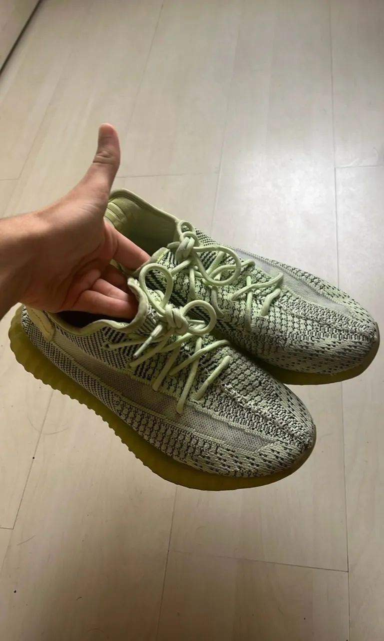 Tênis Yeezy Boost 350 V2 Yeezreel