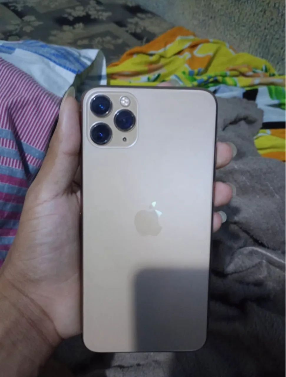 11 pro Max dourado