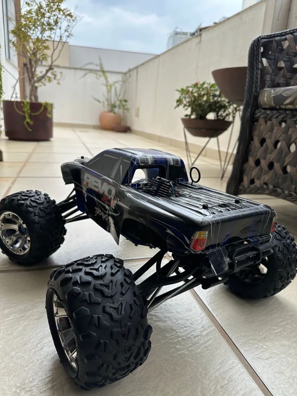VENDA AUTOMODELO REVO 3.3 TRAXXAS  - Foto 2