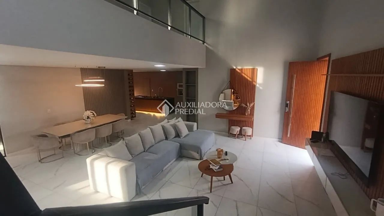Casa à venda com 4 suítes no Centro de Palhoça/SC | Suíte master, área gourmet e ofurô