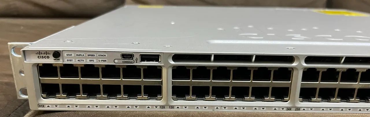 Switch Cisco WS-C3850-48T + Módulo 1GB