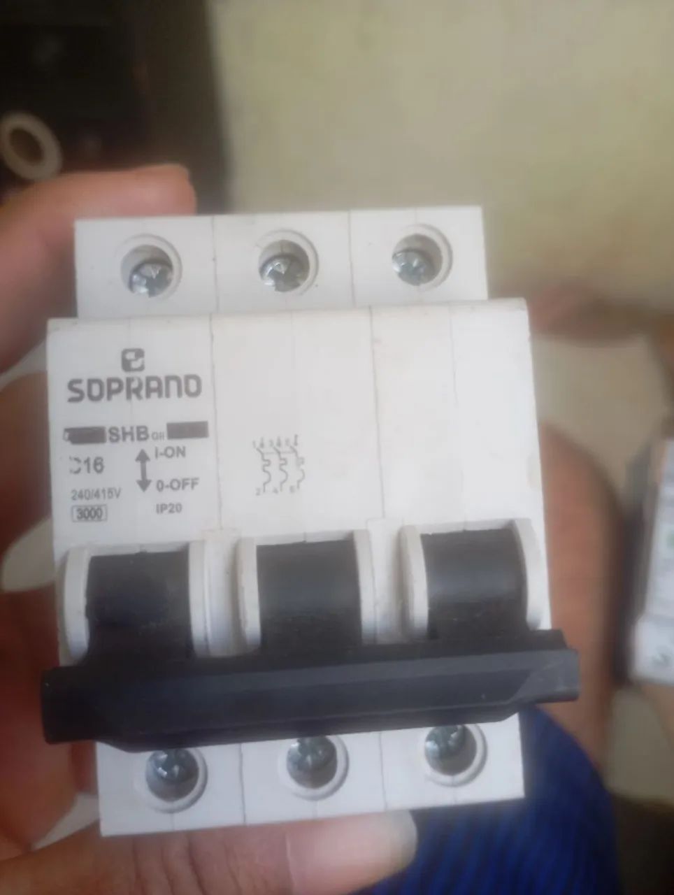 Dispositivo de proteção contra surtos  - Foto 3