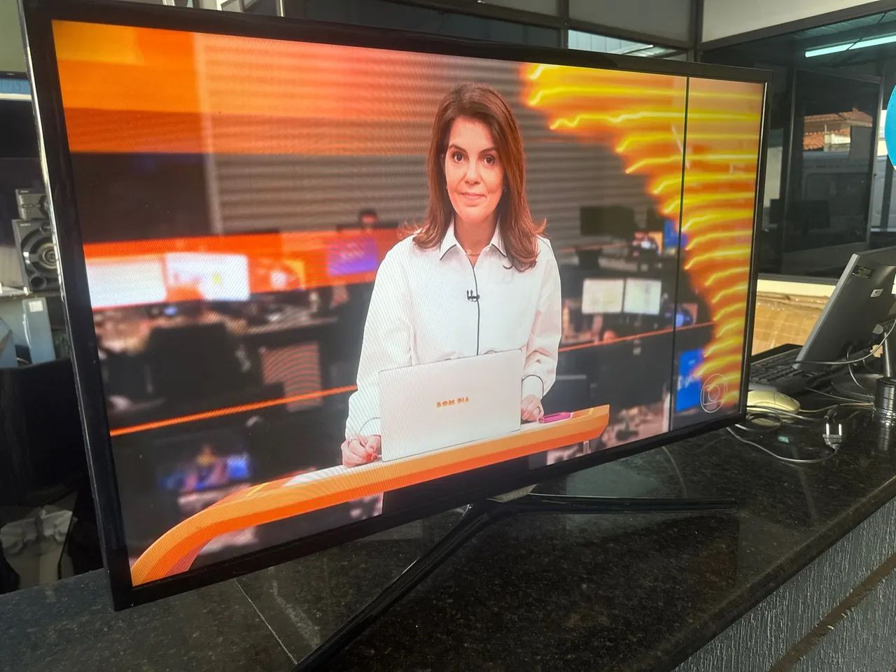 SmRt tv 40 polegadas com uma linha na tela - Foto 2