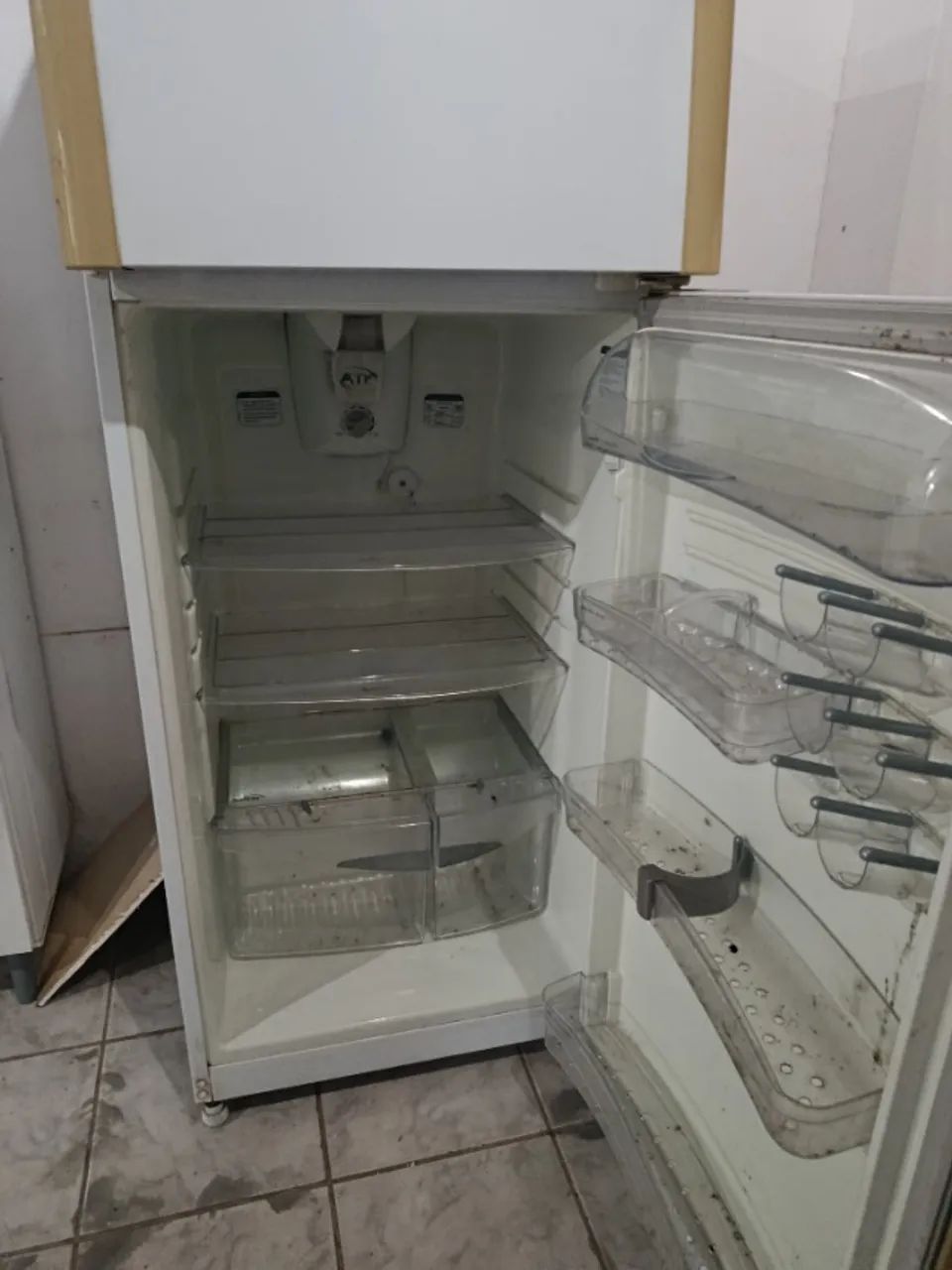 Geladeira em ótimo estado. Pra sair logo! - Foto 2