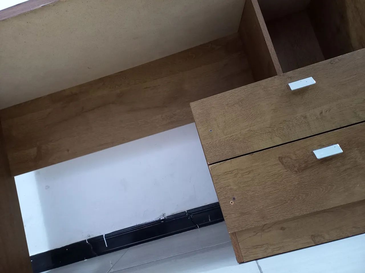 Mesa escrivaninha com gavetas e divisão  - Foto 4