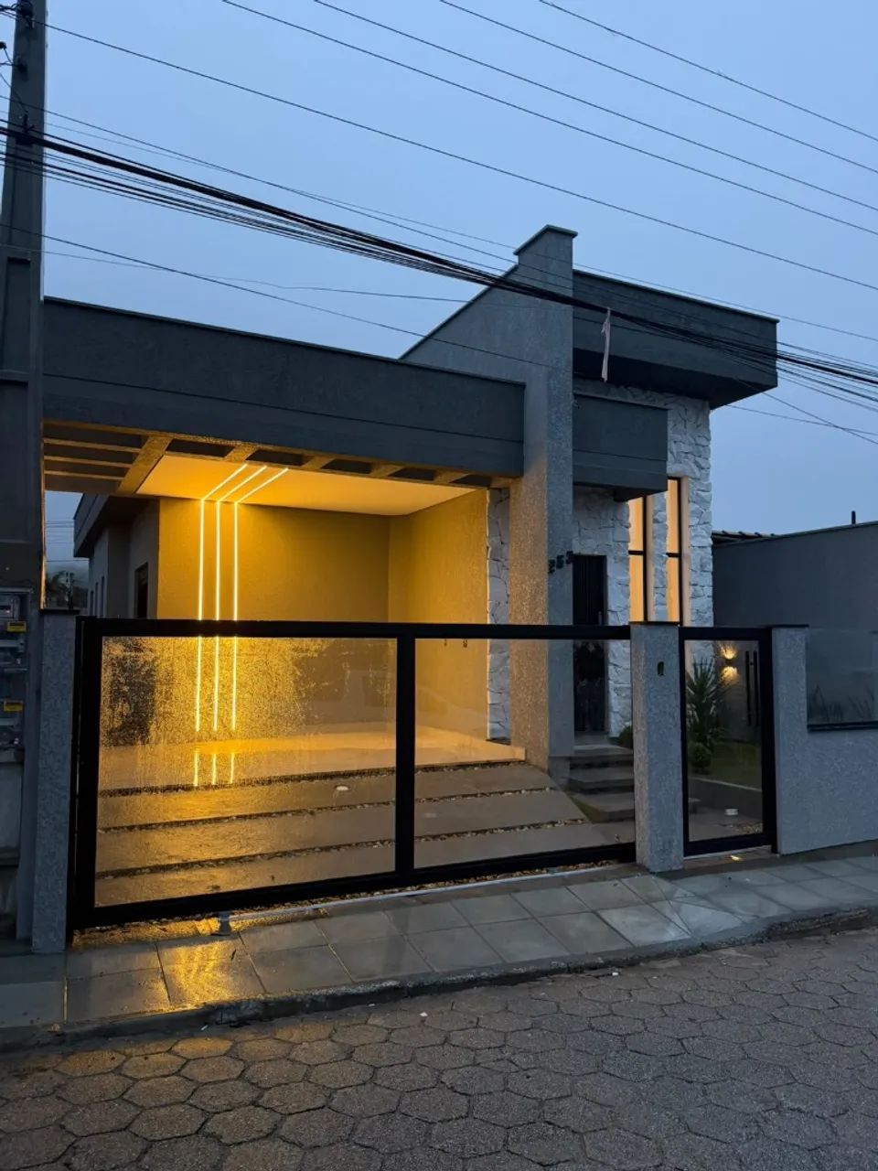 Casa térrea de alto padrão com 2 dormitórios + quintal no Bairro dos Ingleses! - Foto 2
