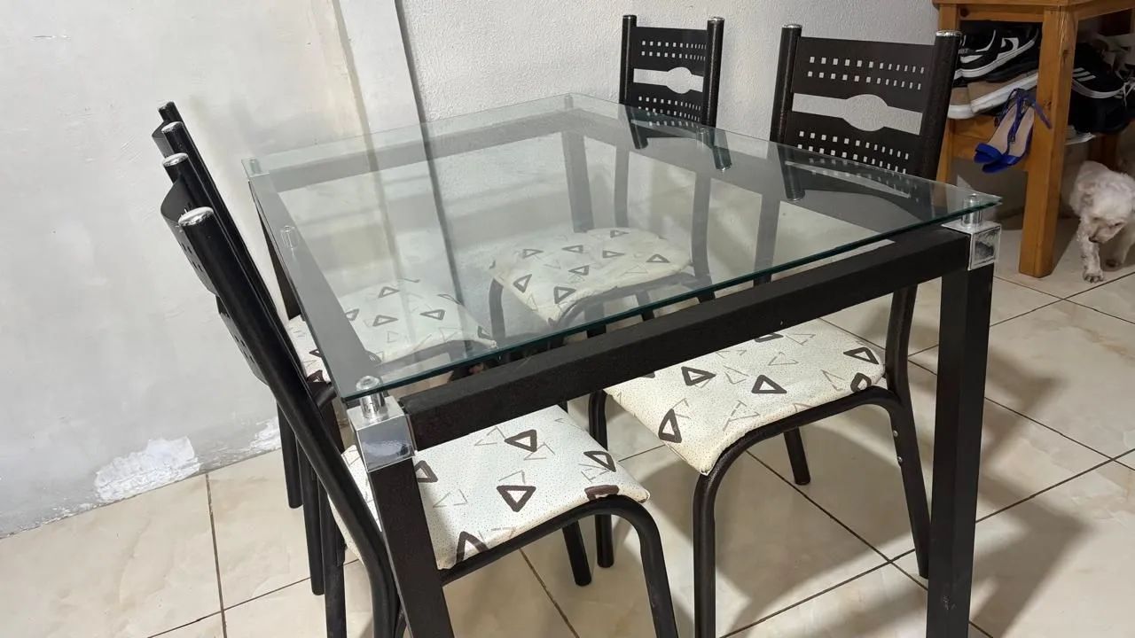 MESA DE JANTAR DE VIDRO 4 CADEIRAS - Foto 2