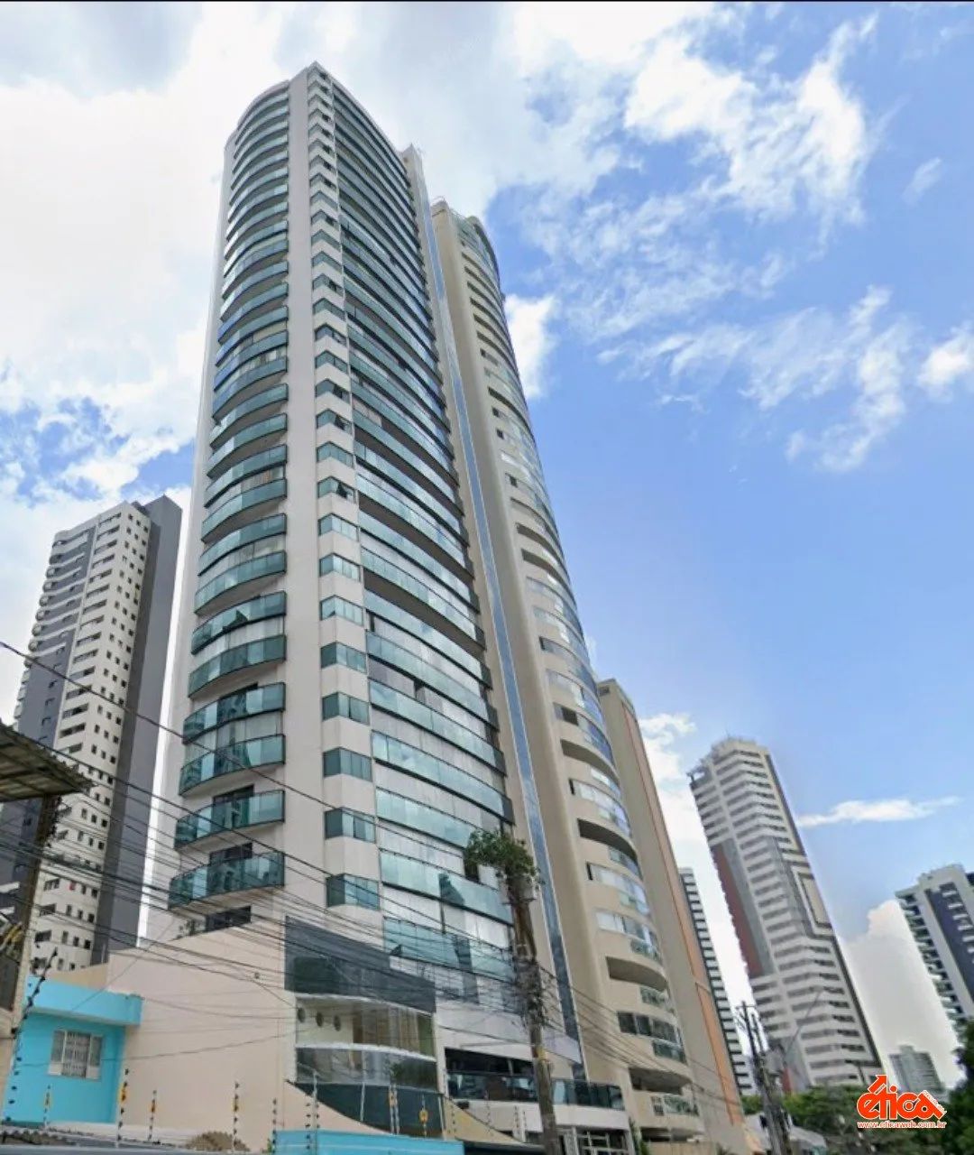 Apartamento à venda no Edifício Village Exclusive, 03 suites e 04 vagas de garagem - COD 9