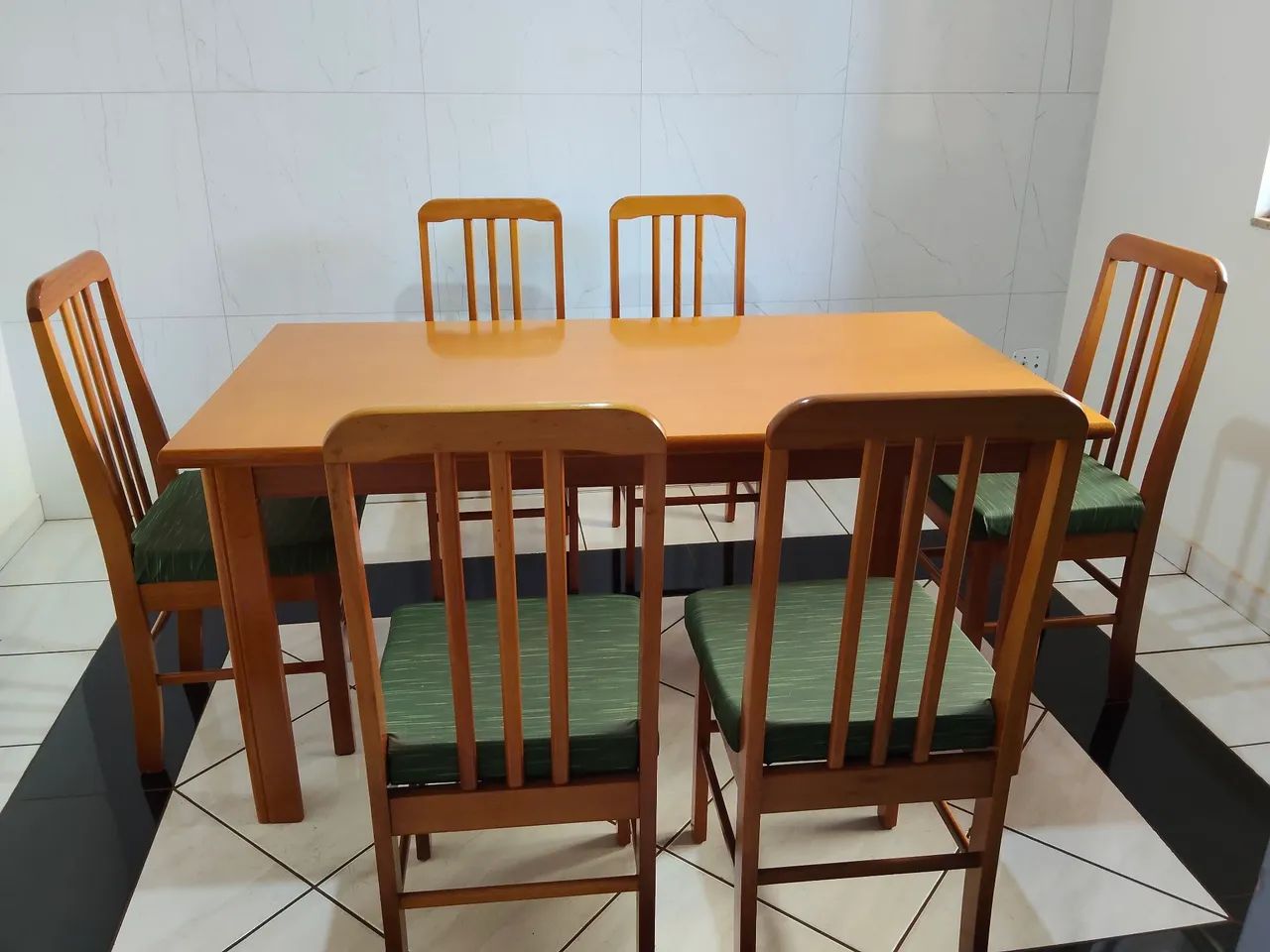 Mesa Jantar 6 cadeiras - Madeira maciça
