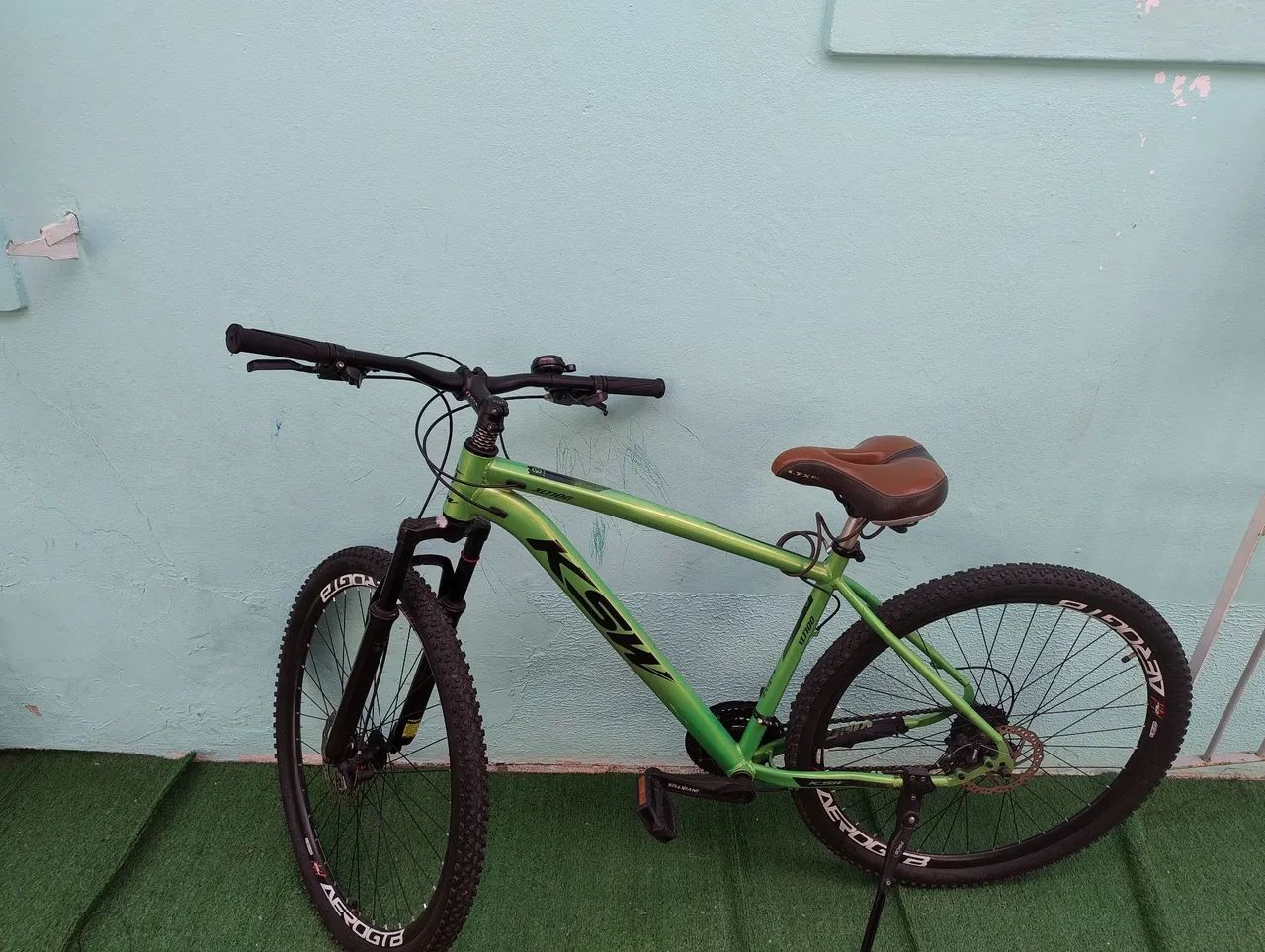 Bicicleta aro 29 semi nova muito pouco usada. - Foto 2