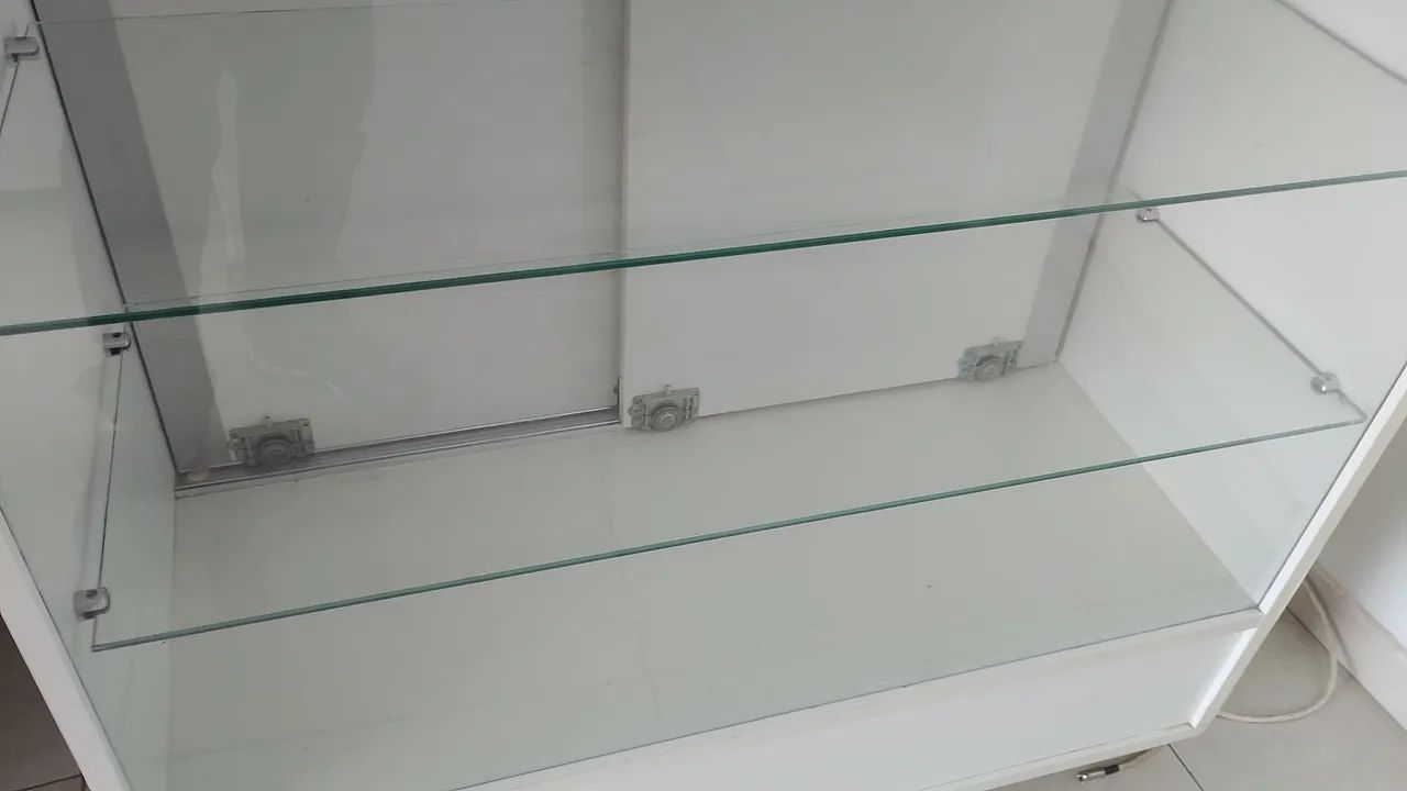 Balcão vitrine  com vidros e portas traseira  - Foto 2