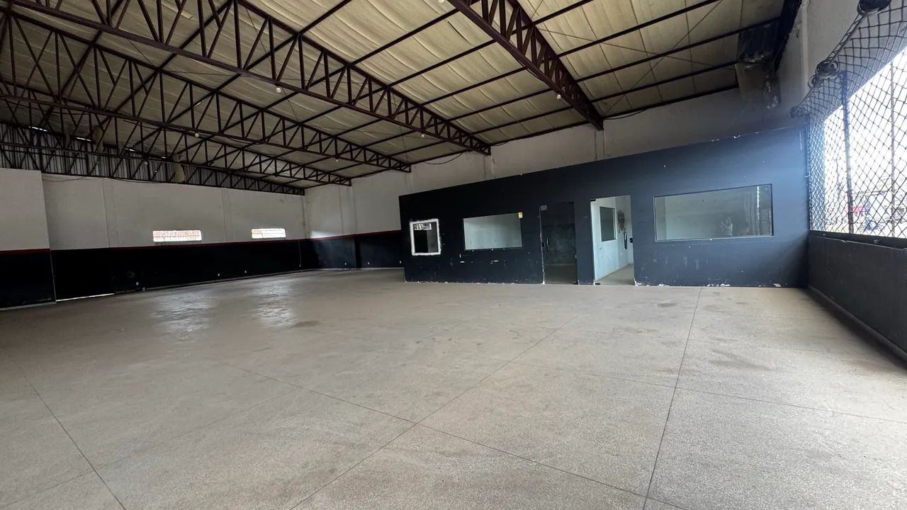 ALUGA-SE GALPÃO COMERCIAL - 1.800 m² - Foto 3