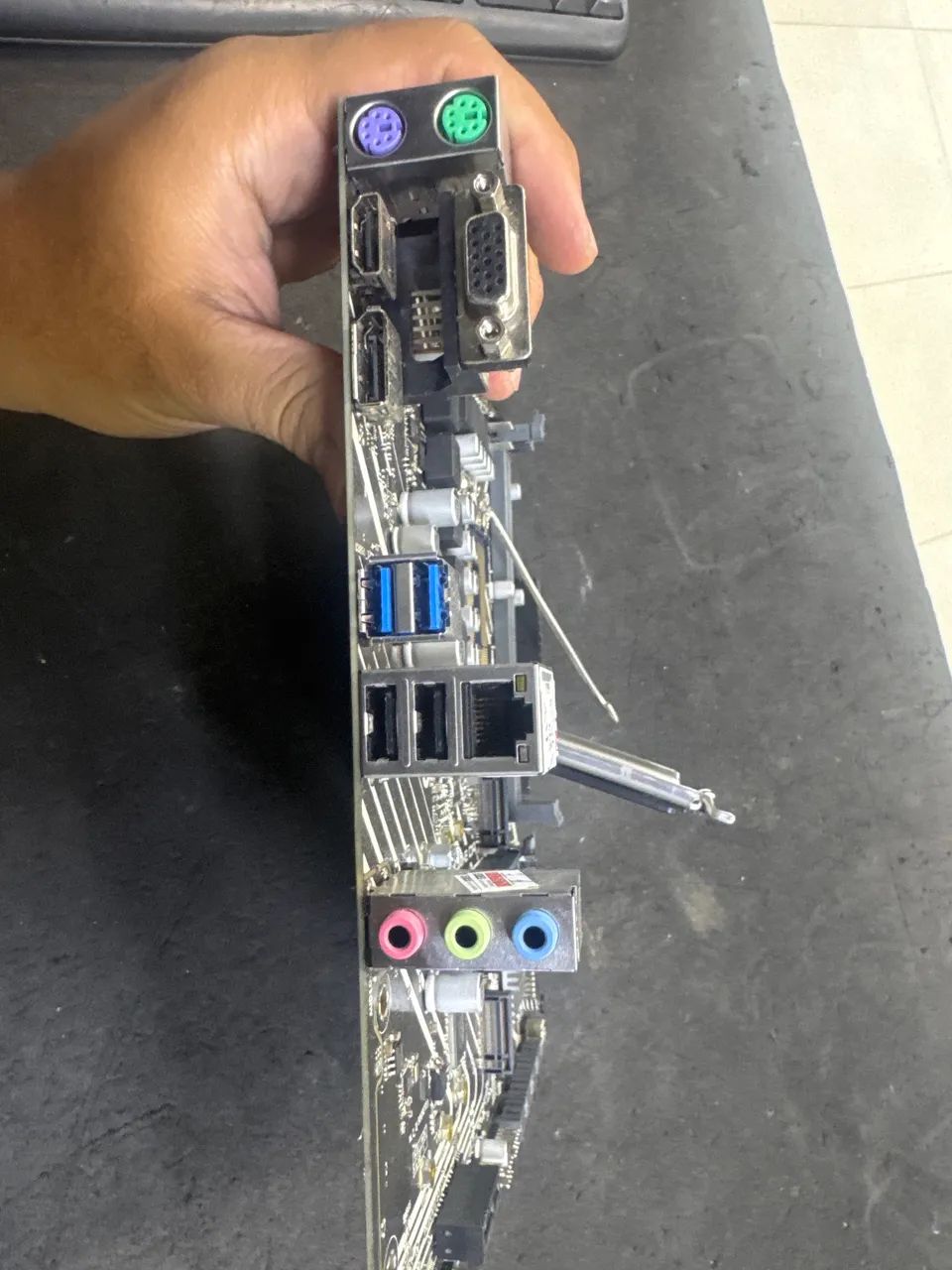 Placa mae asus h610 intermitente - Foto 4
