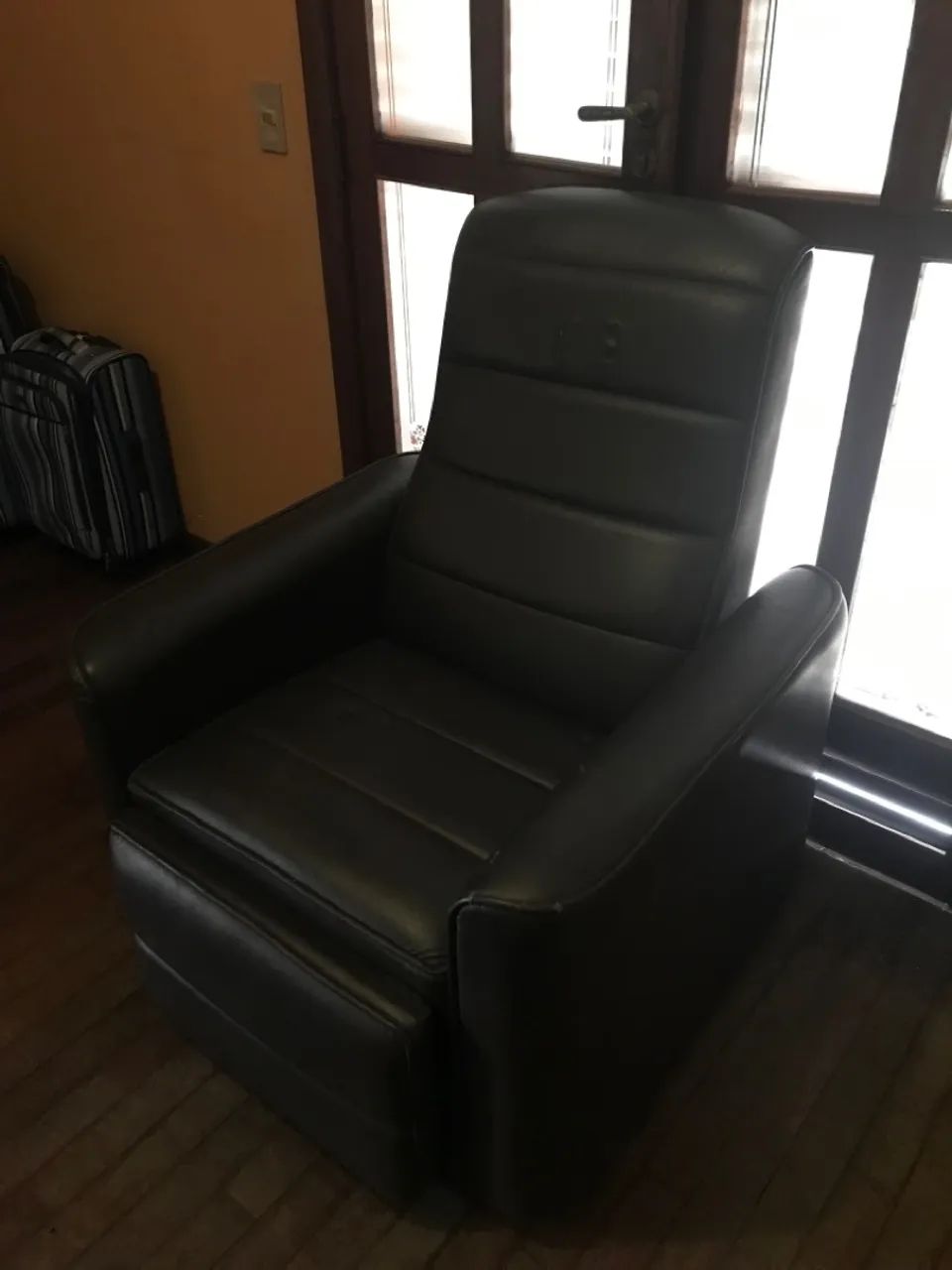 Poltrona em Couro Legítimo - Foto 2