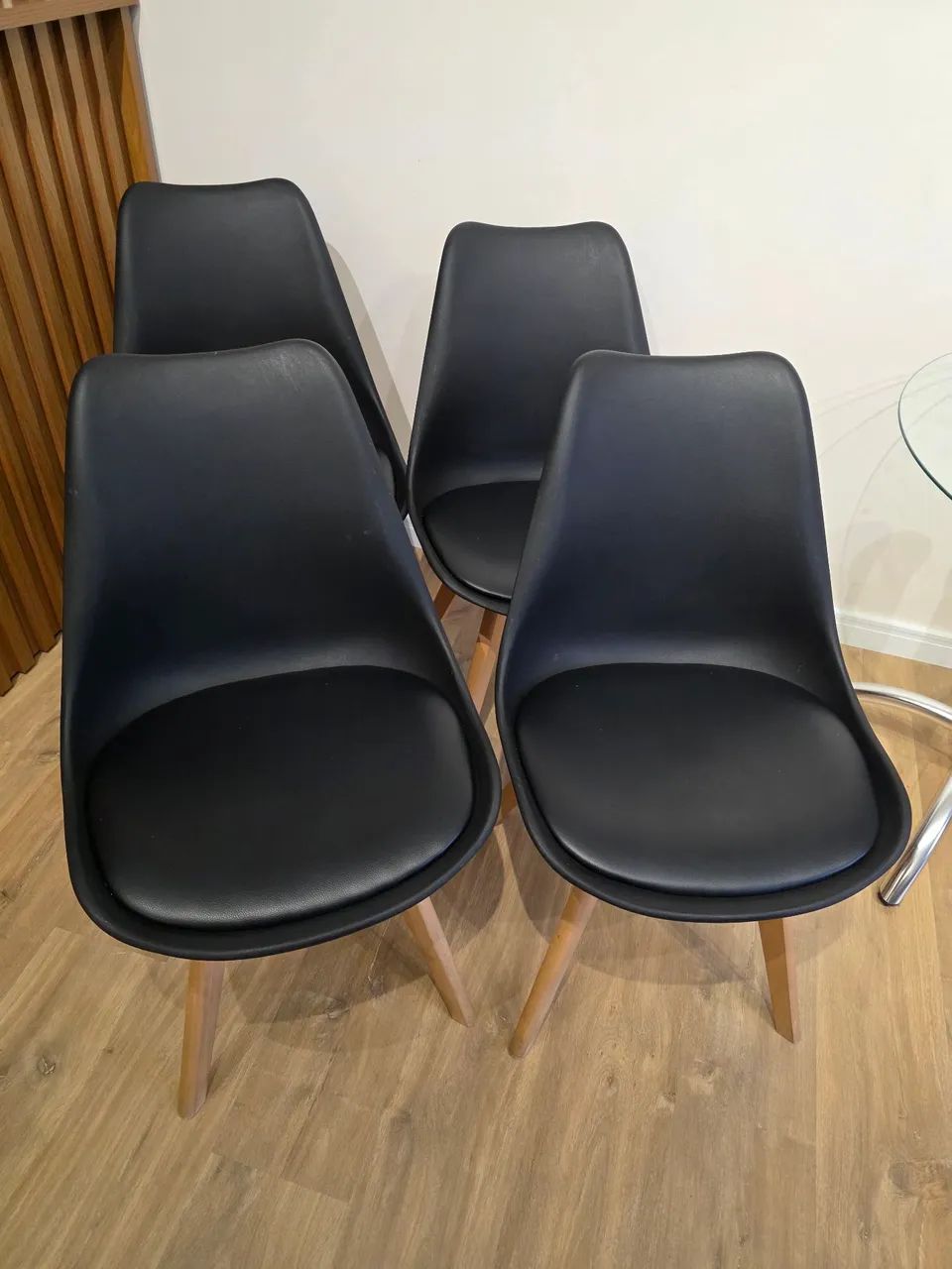 Kit 4 Cadeiras Leda Charles Eames com mesa redonda 70cm - Foto 4