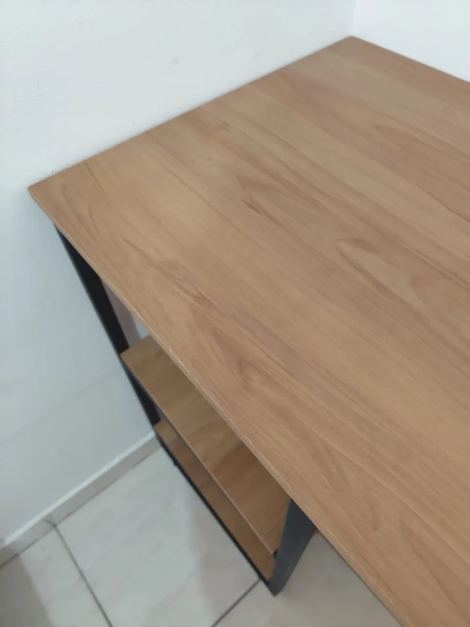 Escrivaninha Seminova Ideal Para Estudos ou Home Office Comprada em 2024 - Foto 3