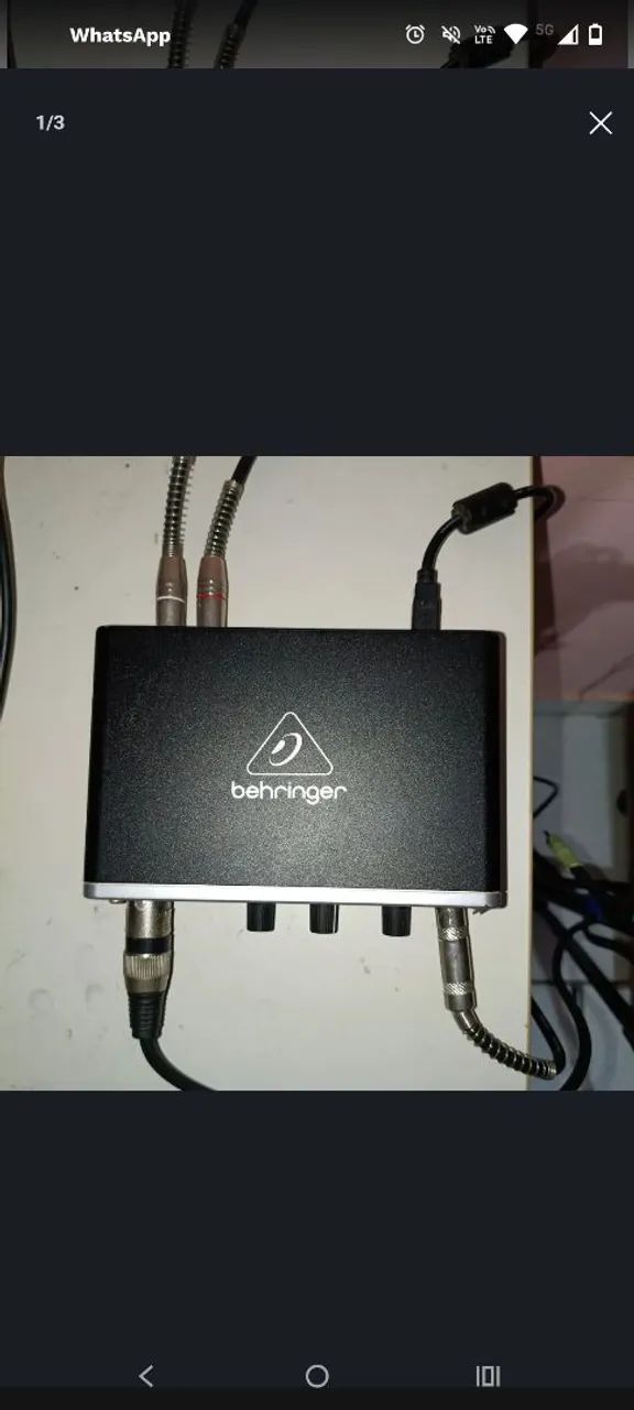 Placa de áudio Behringer 