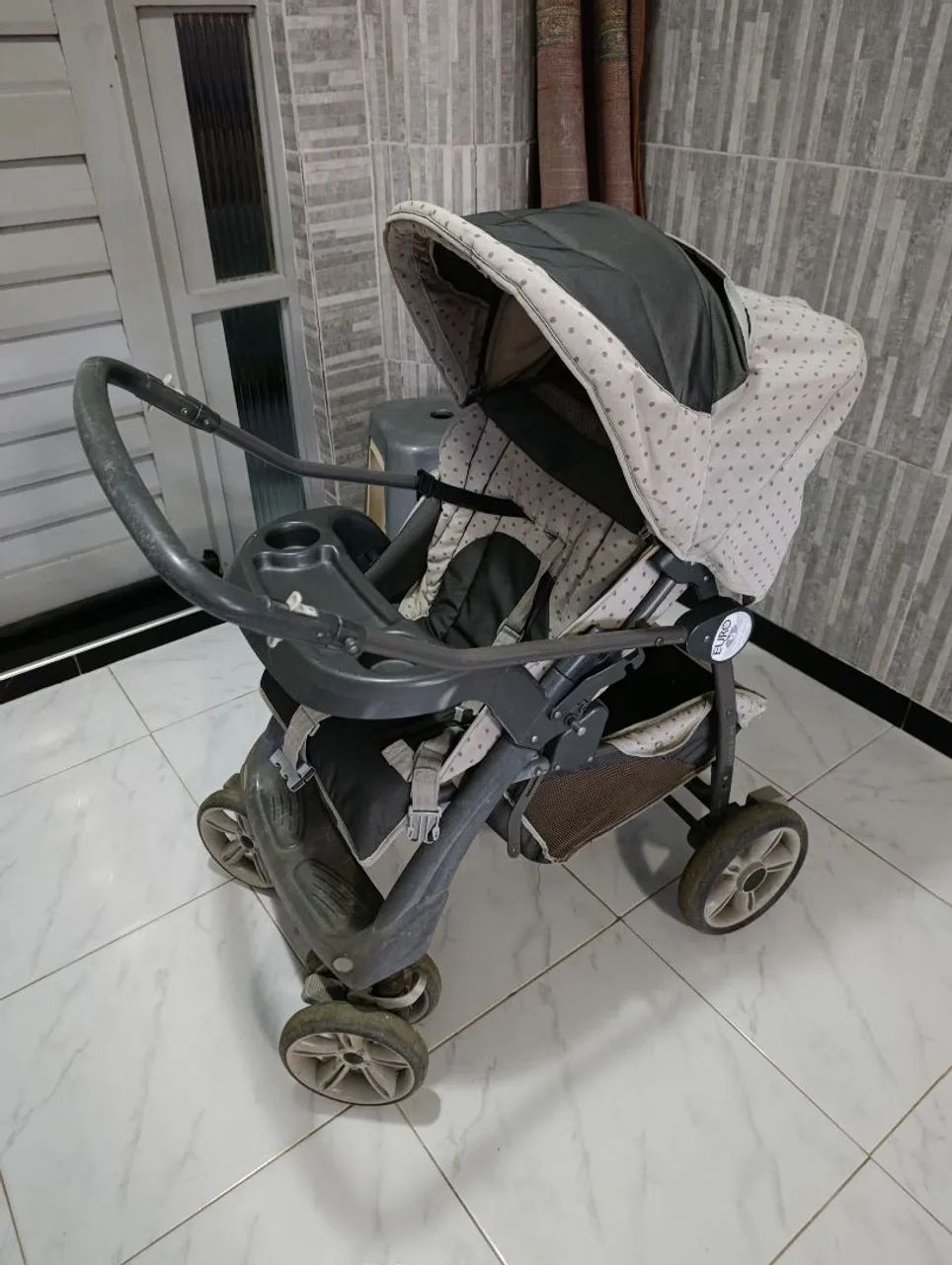 Carrinho de bebê usado