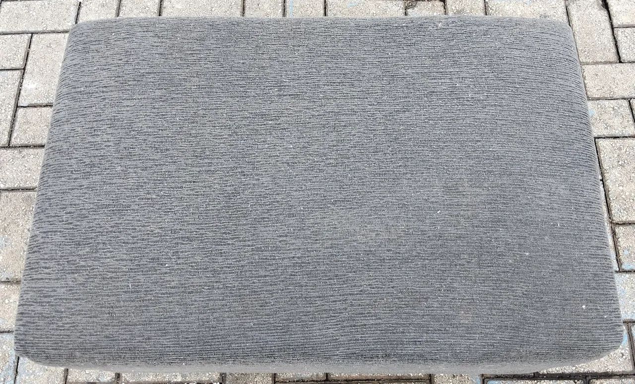 Pufe Retangular Cinza Texturizado (80x50x47 cm) - Sem Rasgos - Foto 2